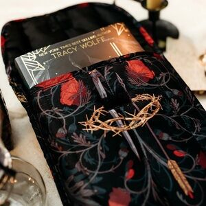 From Blood and Ash Jennifer Armentrout Puffy Quilted Book SLeeve Poppy Dagger